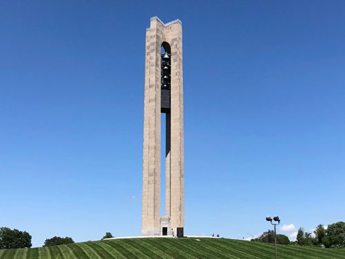 Deeds Carillon